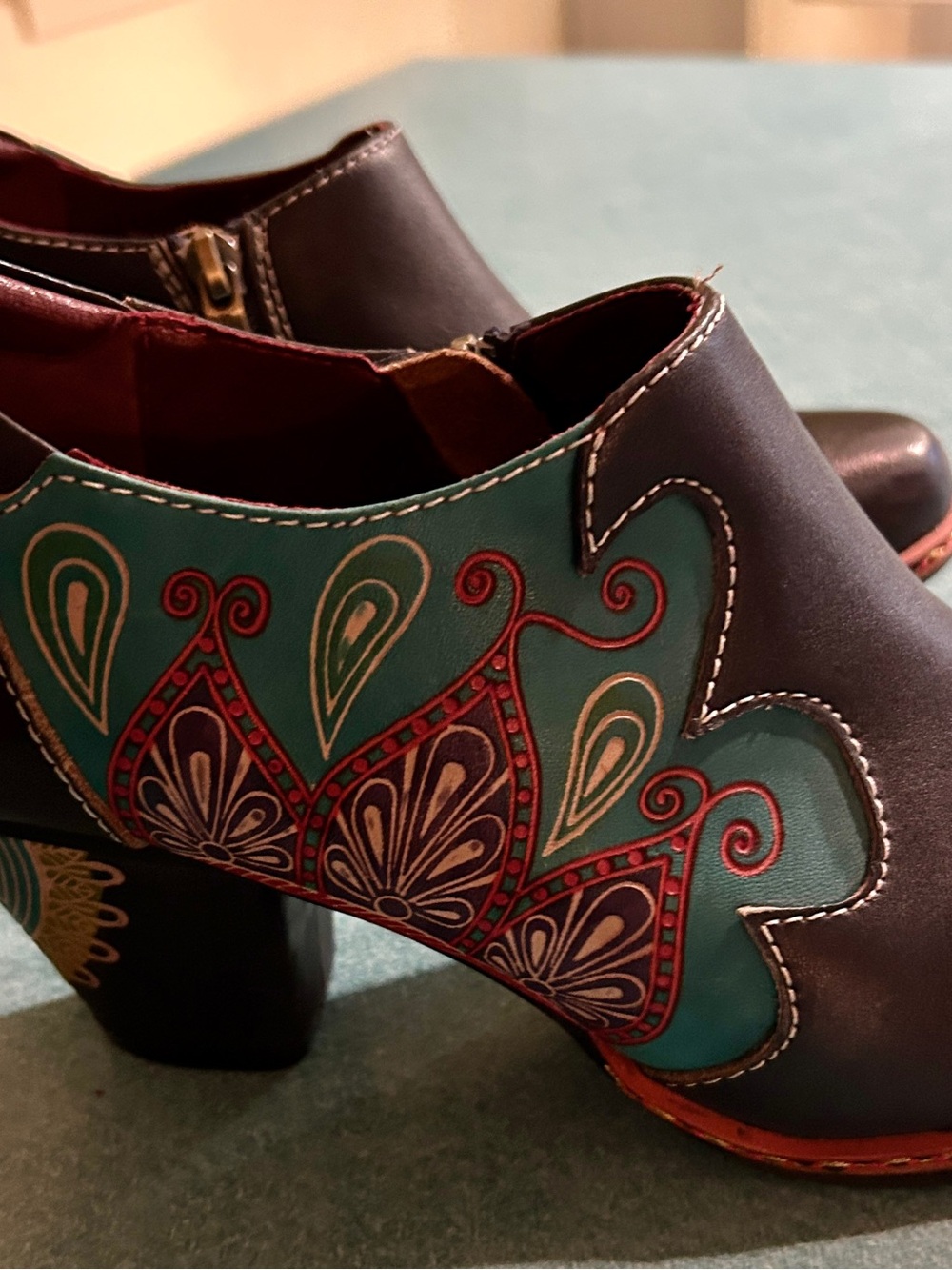 L’Artiste Spring Step Black with Colorful Southwest Design Ankle Shoes Size 8 - Picture 2 of 9